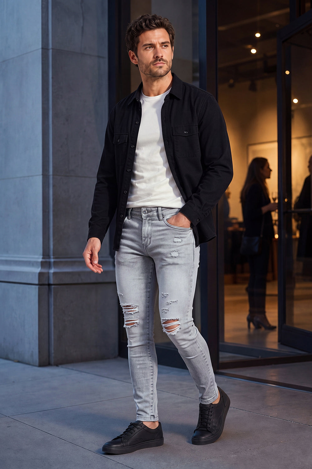 Jeans da uomo grigio marmo attillati lavati e strappati
