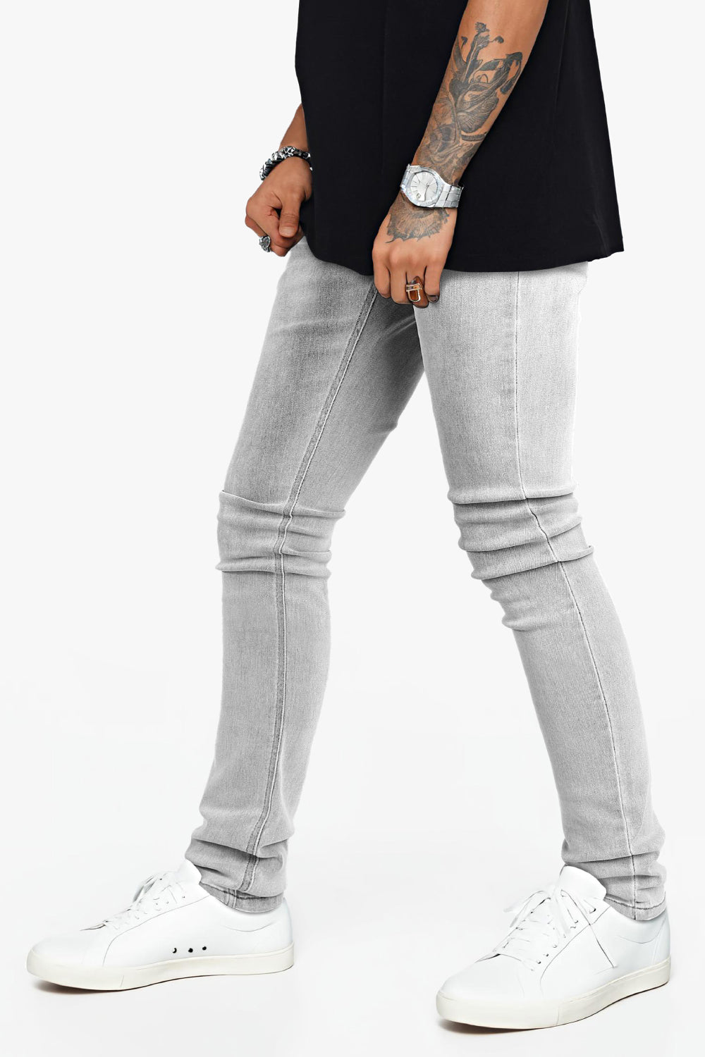 Jeans da uomo grigio marmo attillati lavati e strappati