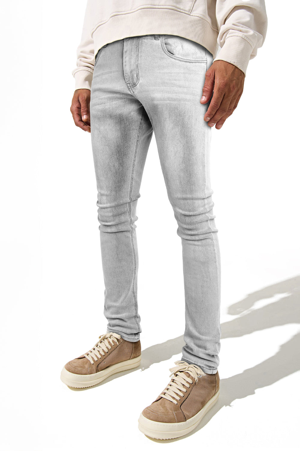 Jeans da uomo grigio marmo attillati lavati e strappati