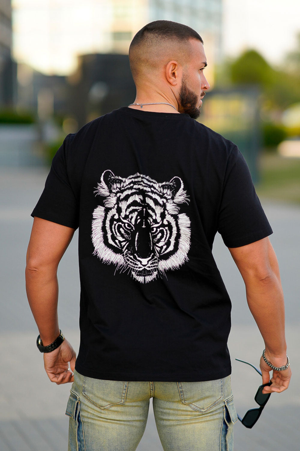 Gingtto Sleek and Simple: Men's Black Round Neck T-Shirt