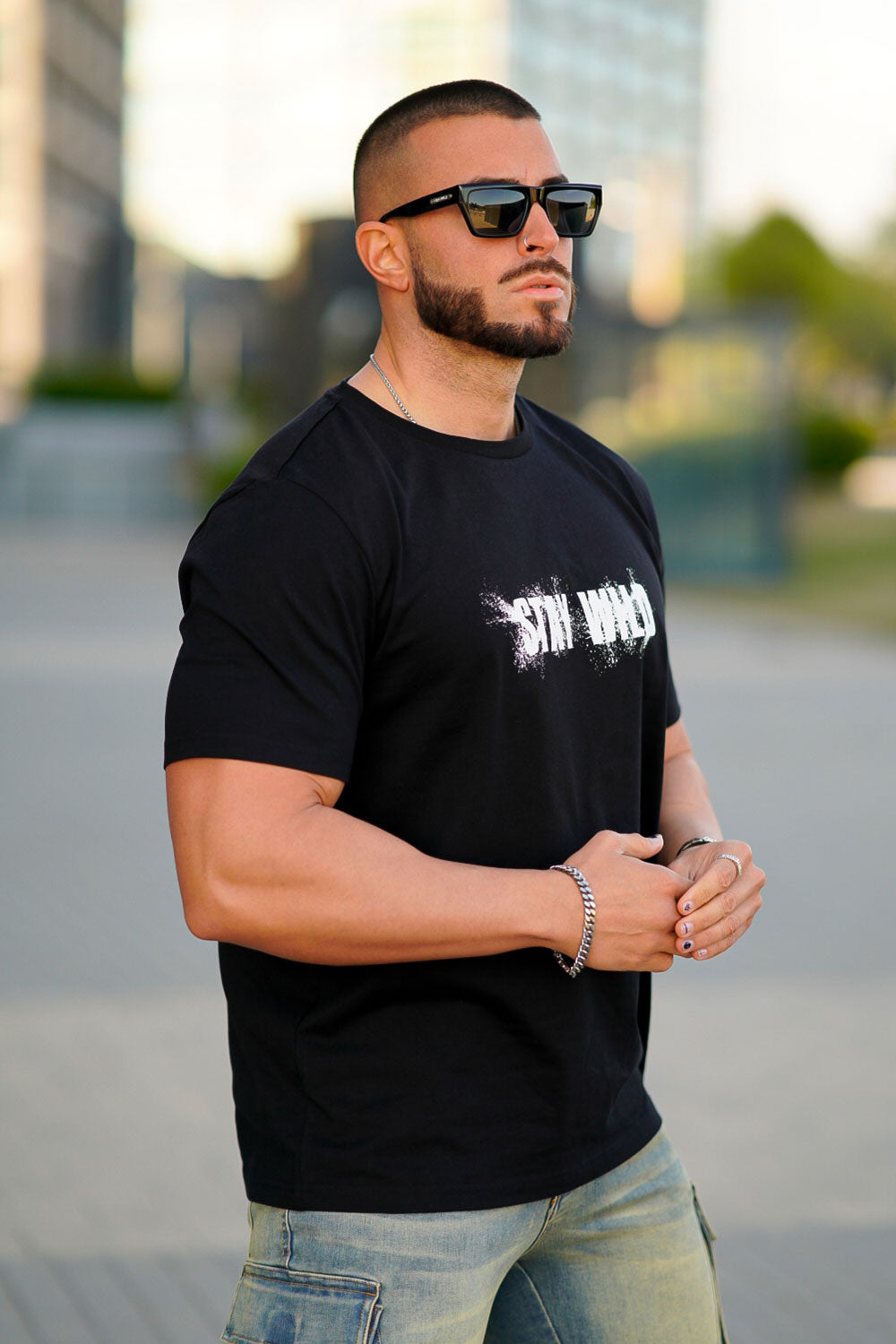 Gingtto Sleek and Simple: Men's Black Round Neck T-Shirt