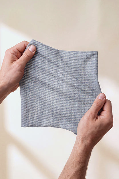 Jeans da uomo grigio marmo attillati lavati e strappati