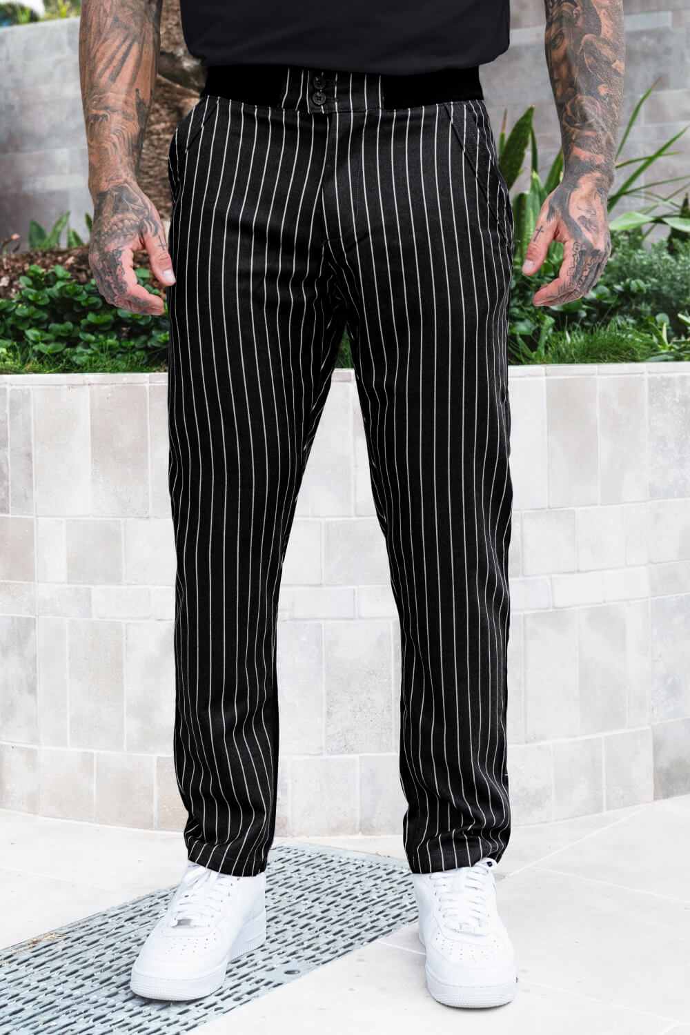 Vertical Striped White Pinstripe Pants Outfit Men's Relaxed Pant
