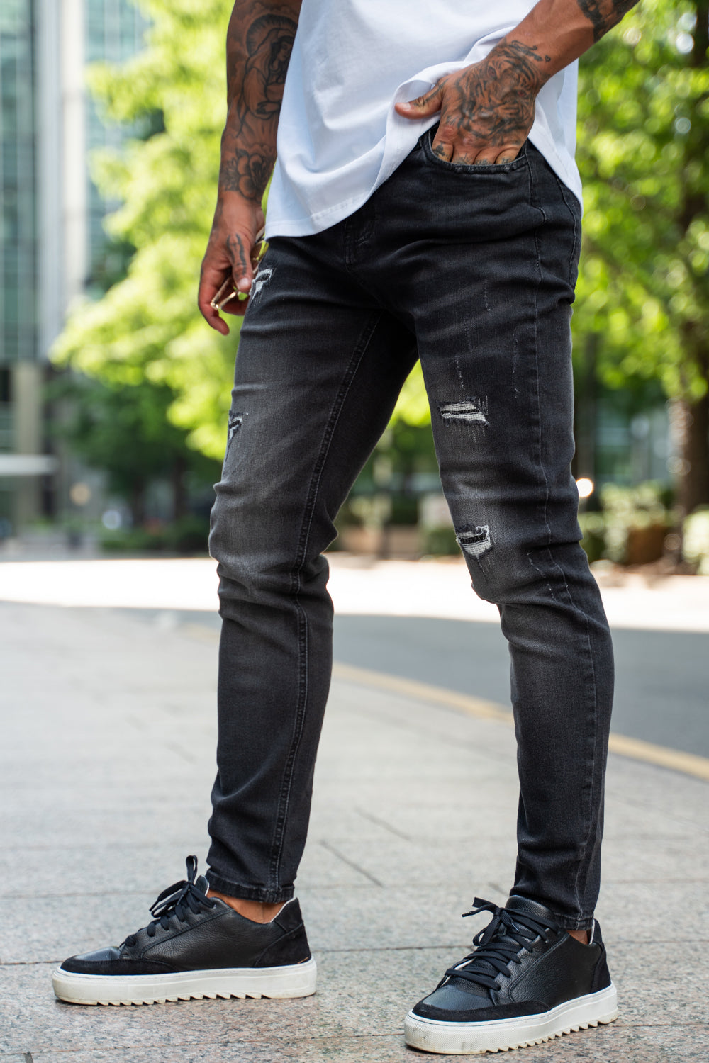 Gingtto: Embrace Confidence and Style with our Slim-Fit Denim