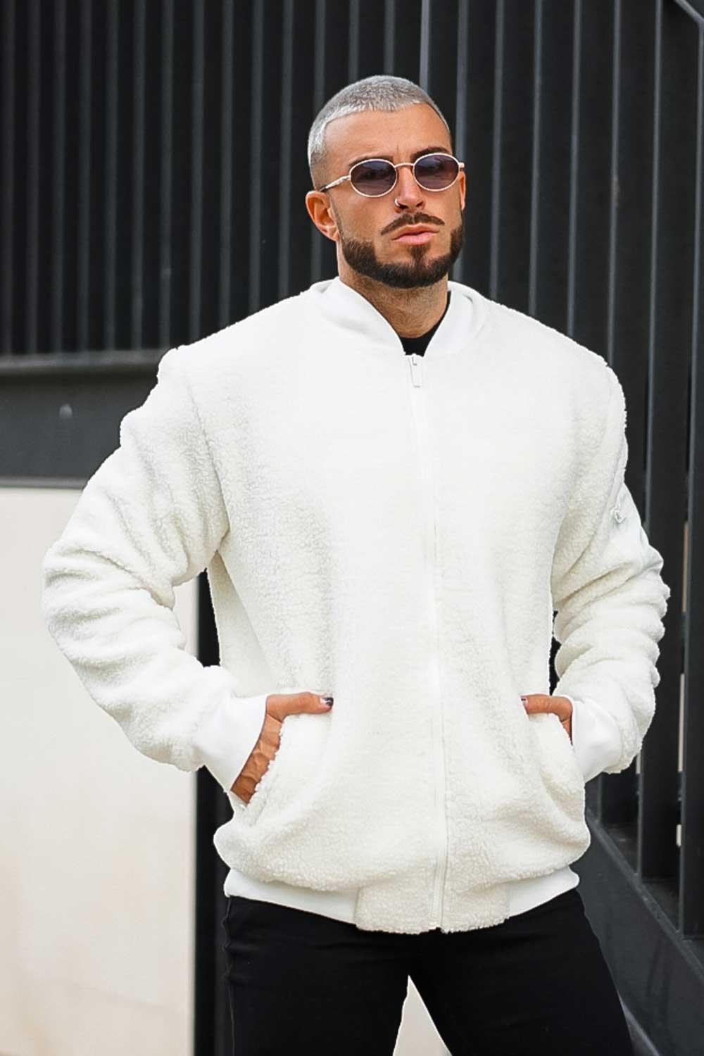 Camisola de homem sobre lã polar tricotada