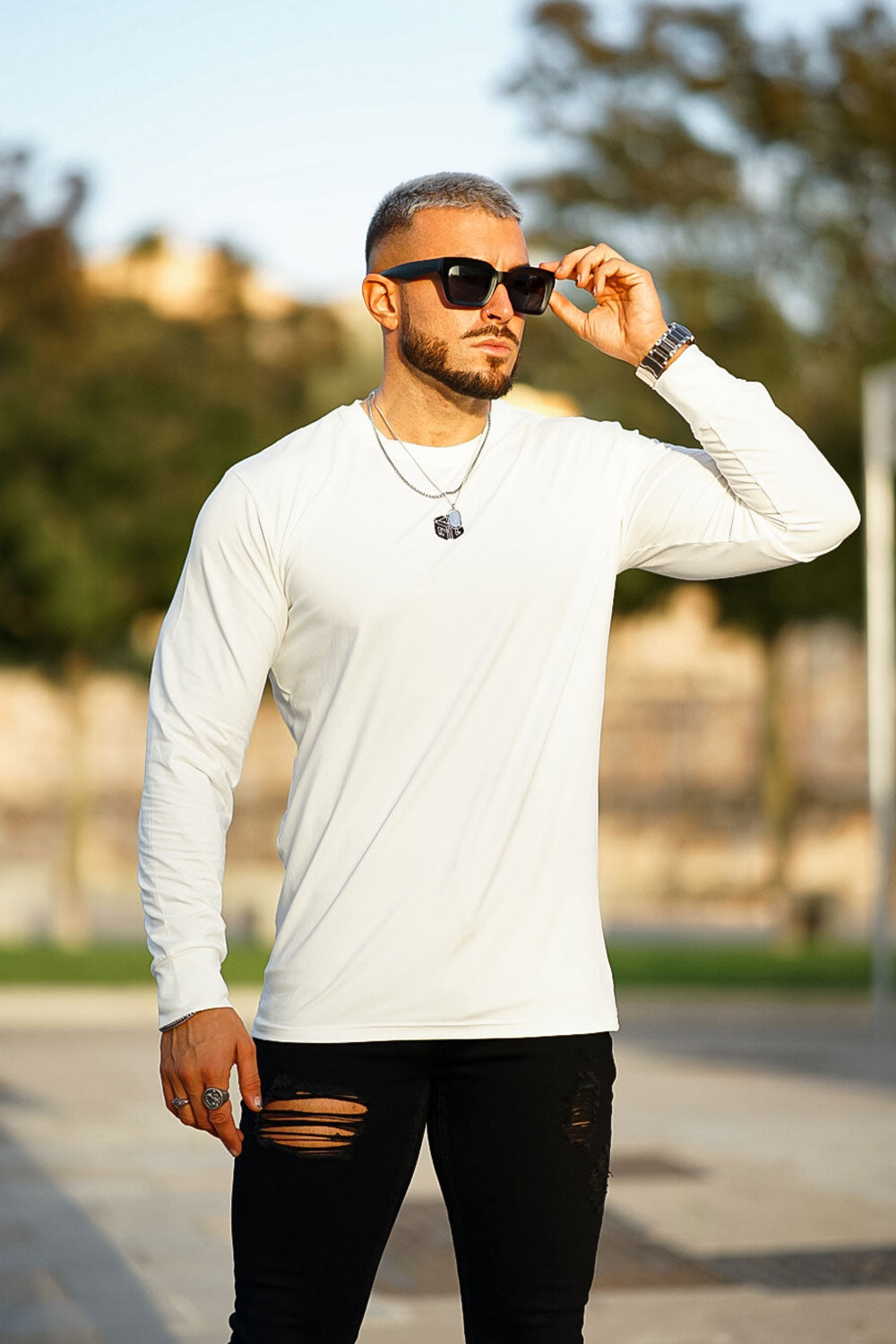 Gingtto Men's Classic Round-Neck Pullover: Timeless Elegance